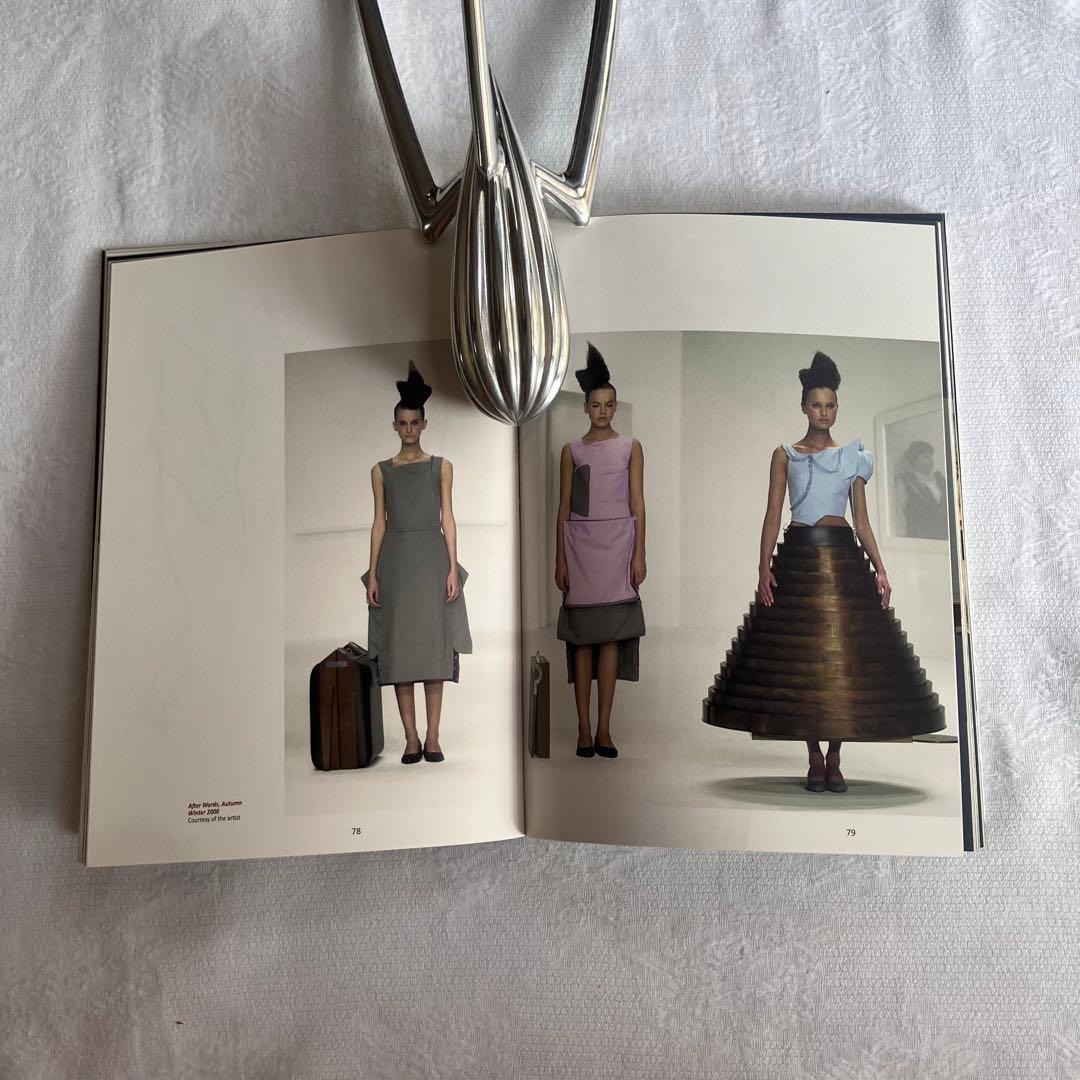 ©︎2011 AWARE ART FASHION archive book