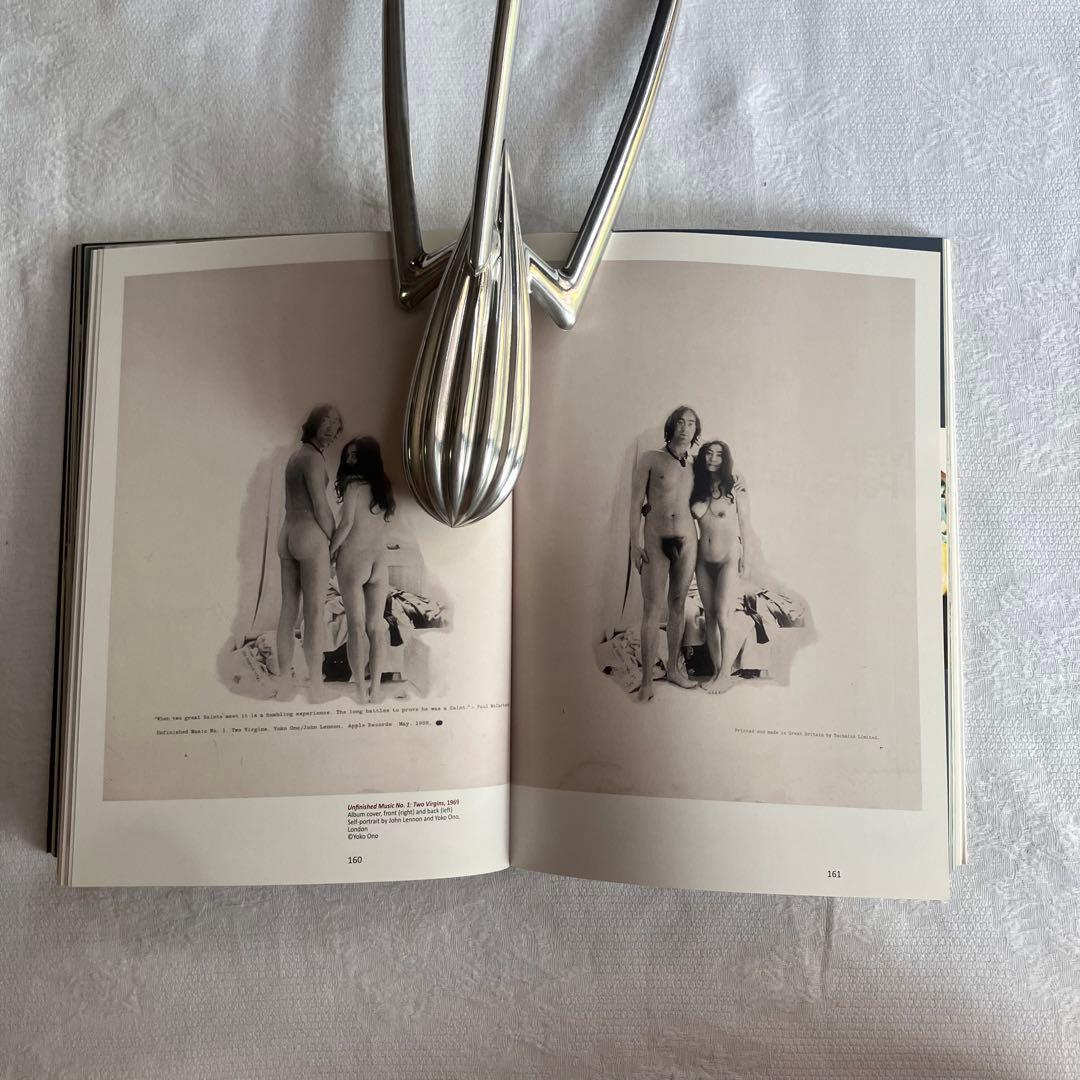 ©︎2011 AWARE ART FASHION archive book