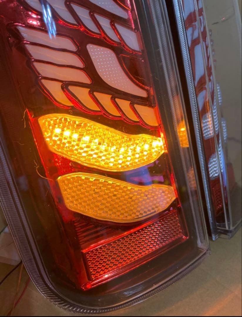 ハイエース　新品　テールランプ　テールライト　ヘッドライト