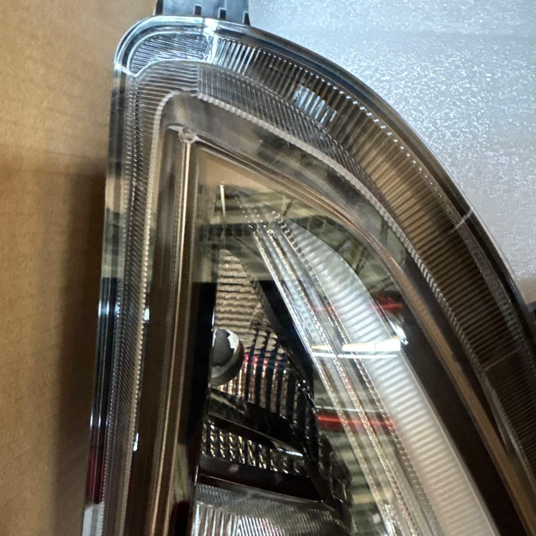 日産デイズ　ルークスＢ40系ポジションライトLEDウインカー右　美品
