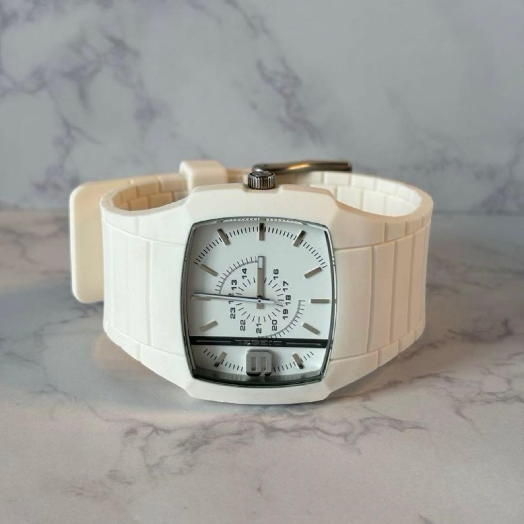 【美品】DIESEL 腕時計 DZ1321 シリコンラバー 5気圧防水