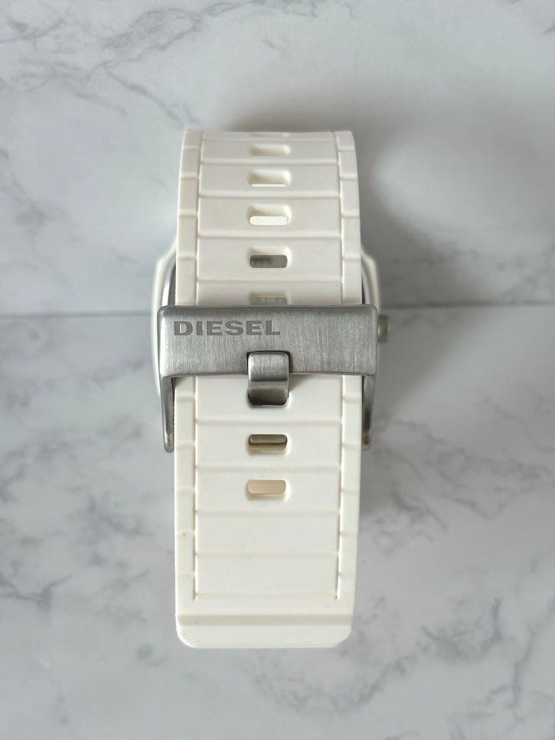 【美品】DIESEL 腕時計 DZ1321 シリコンラバー 5気圧防水