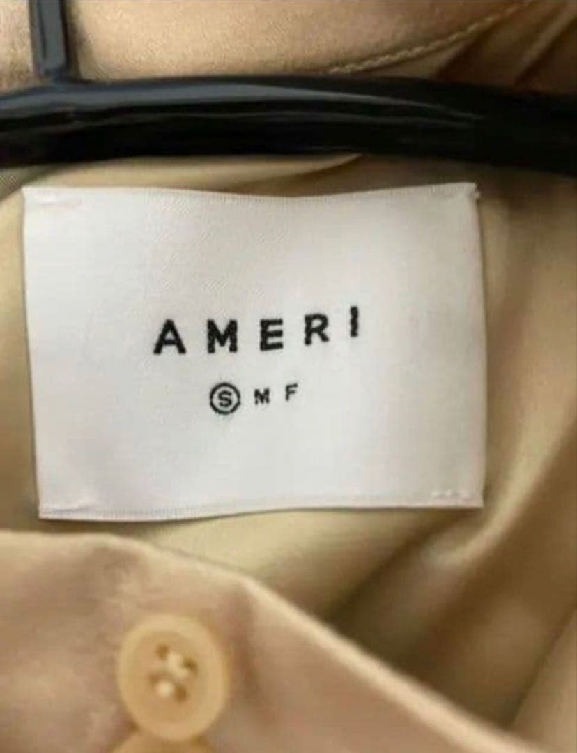 本日お値下げ中AmeriVintage　QUEUE BUTTON DRESS