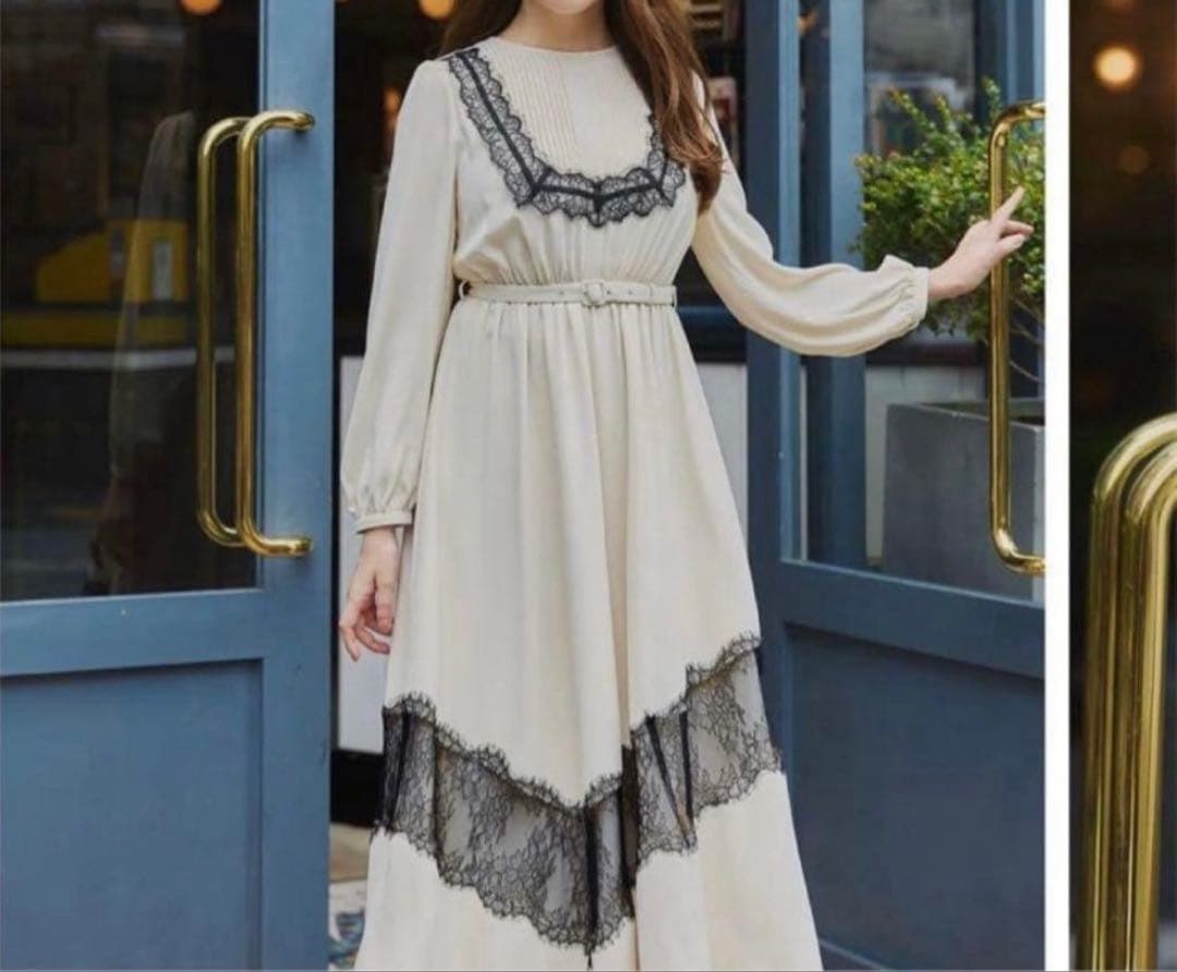 ワンピース herlipto Rosaline Lace Trimmed Dress