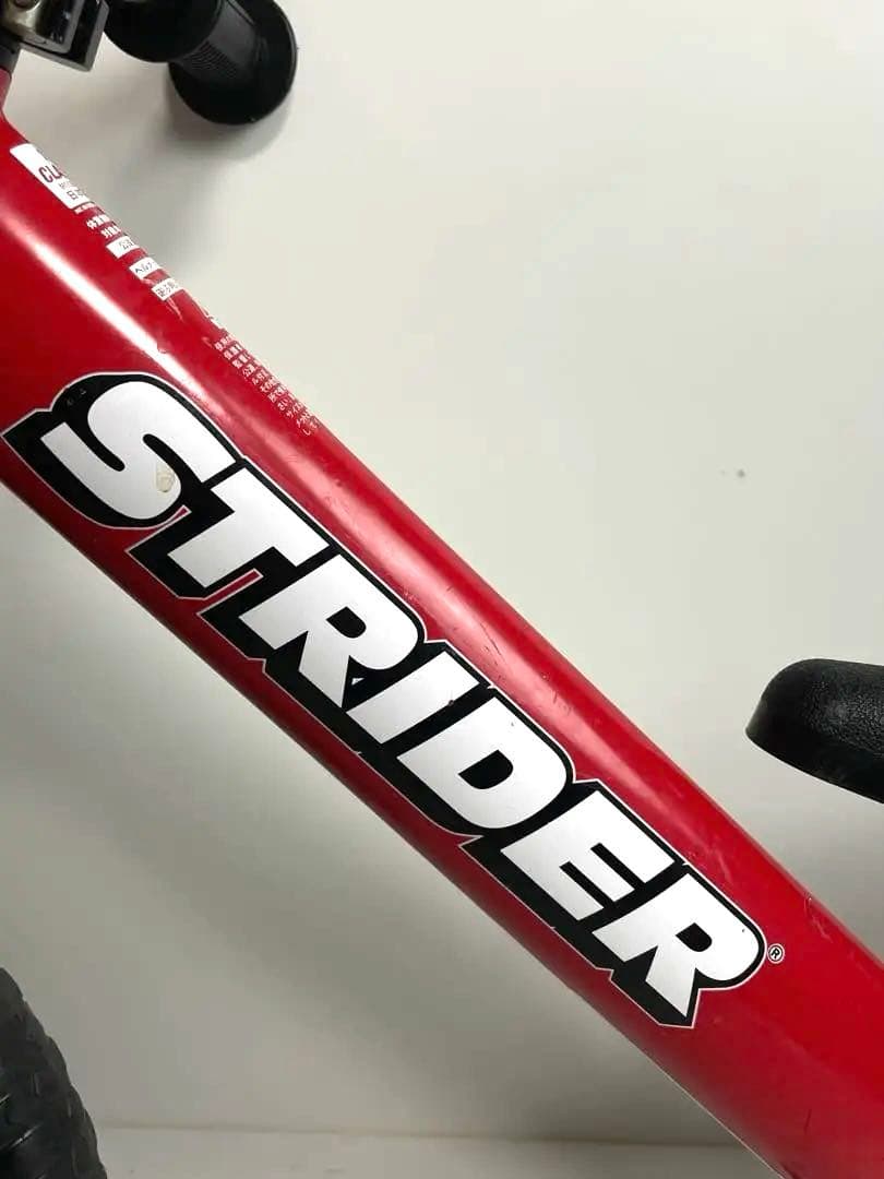 ストライダー クラシック レッド 12インチ 日本正規品 キックバイク　シンプル
