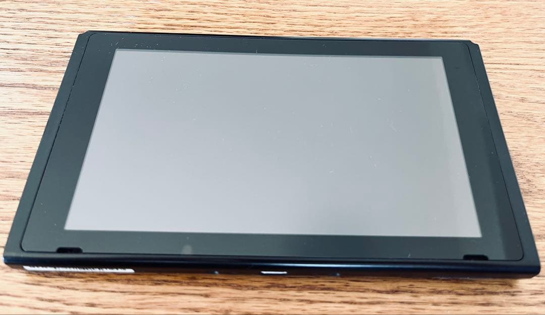 Nintendo Switch本体とメモリーカード(ジョイコン無し)