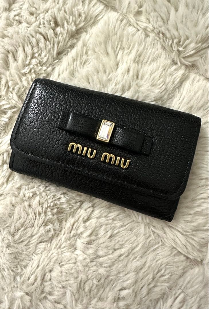 miumiu キーケース黒