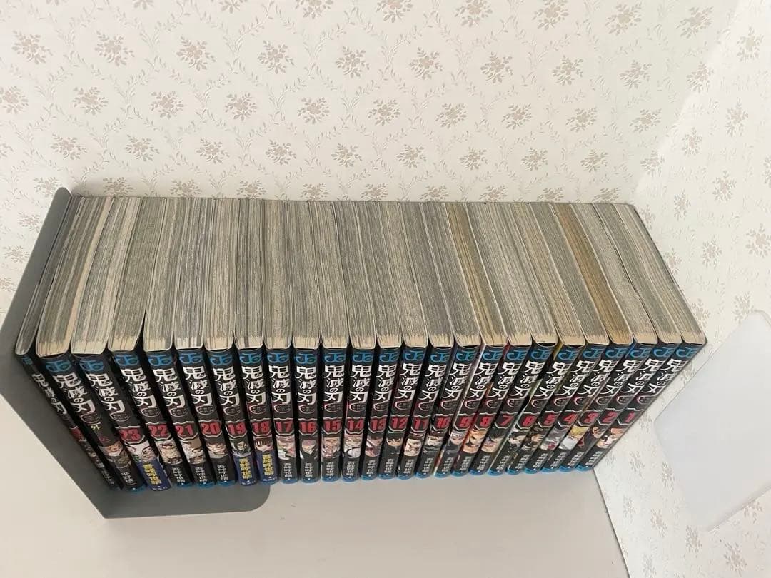 ＊鬼滅の刃 漫画 全巻セット 1巻～23巻＋おまけ2冊と32キャラシール＊