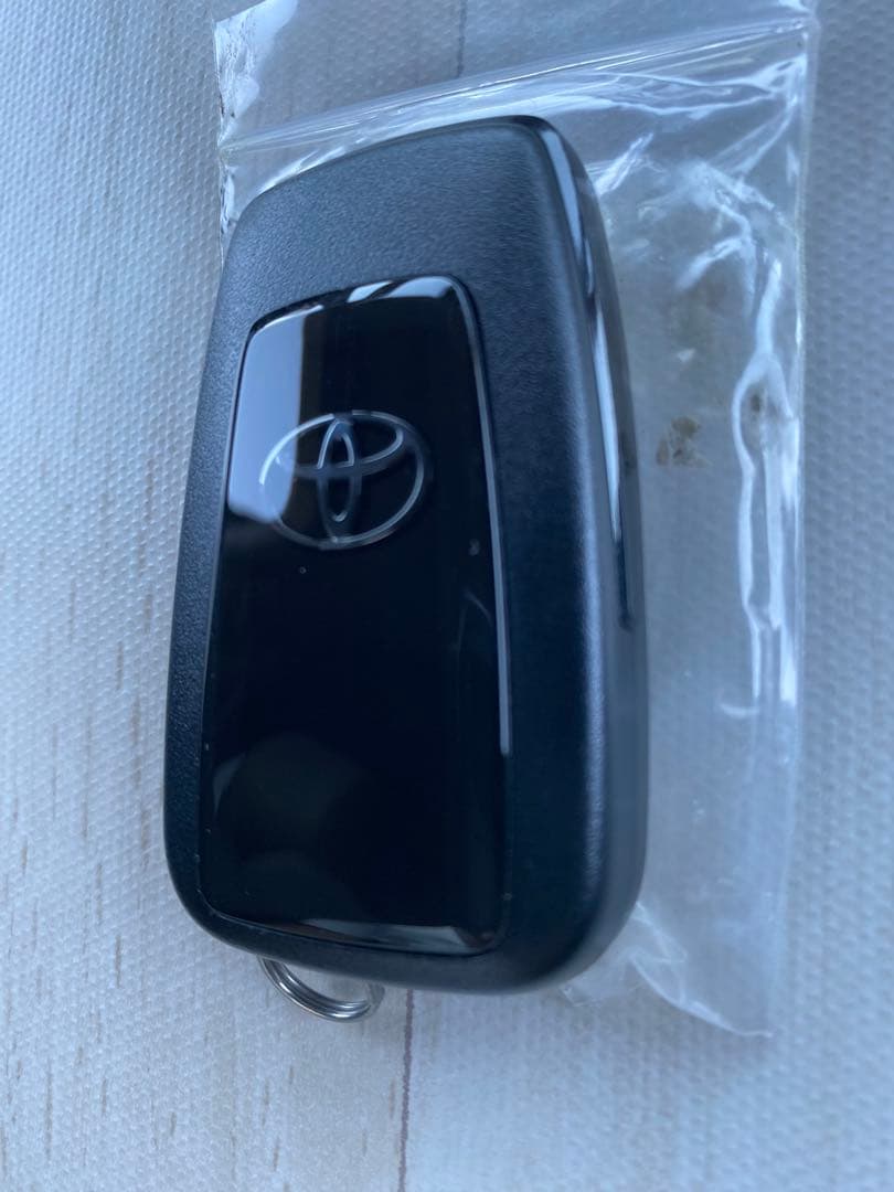 トヨタ　純正　86 スマートキー　ZN6 トランクスイッチ　3ボタン　美品　袋入