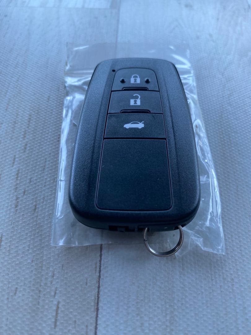 トヨタ　純正　86 スマートキー　ZN6 トランクスイッチ　3ボタン　美品　袋入
