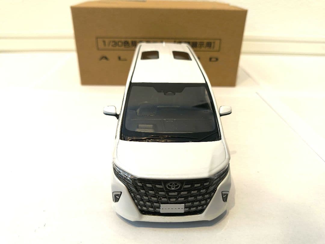 トヨタ 新型アルファード カラーサンプルミニカー 【箱付き非売品】
