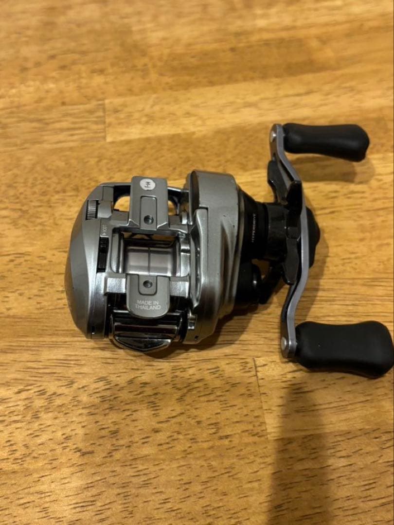 ALPHAS SV TW 7.1 ベイトリール シルバー