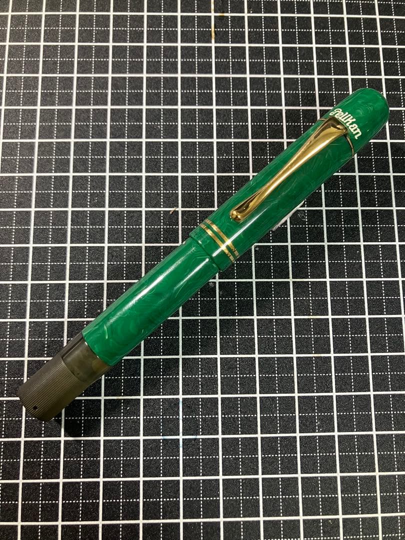 Pelikan ペリカン　1935 green F-nib