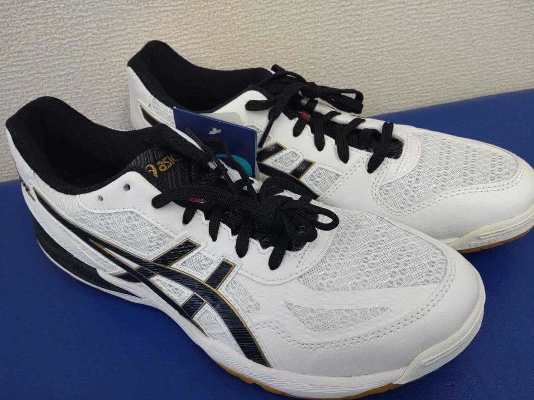 バレーボールシューズ　アシックスasics ローテジャパンライトFF 未使用品