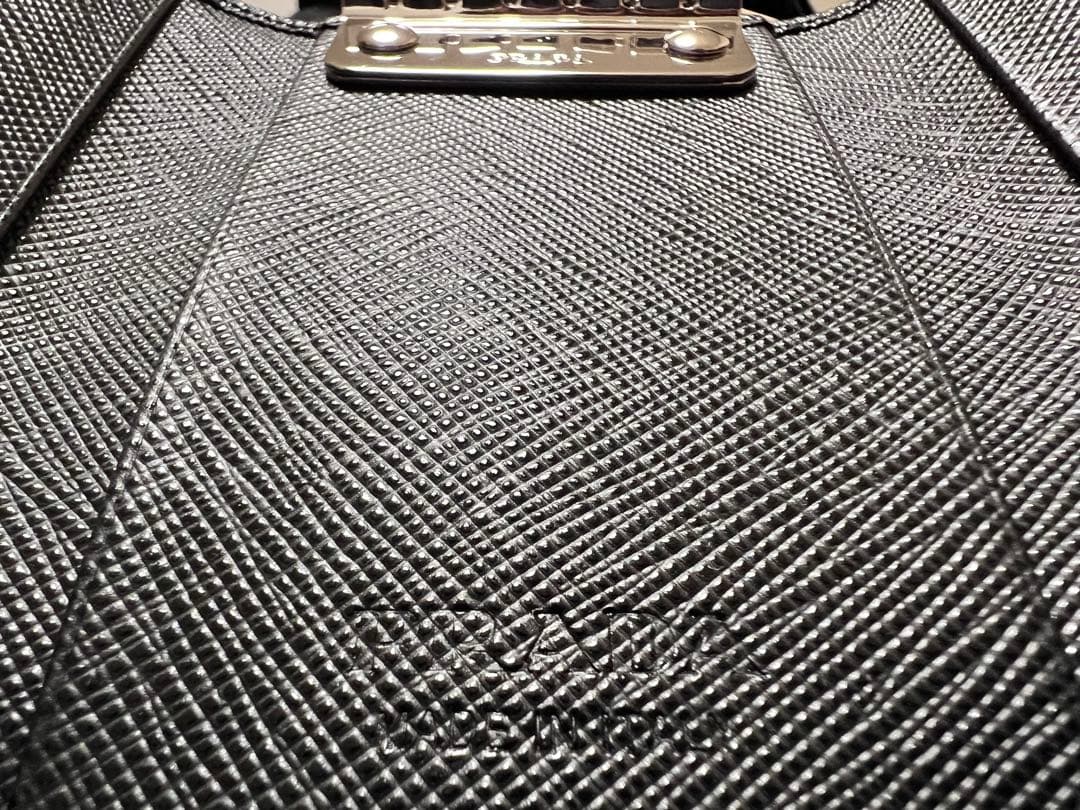 【新品未使用】PRADA サフィアーノトライアングル キーケース　プラダ