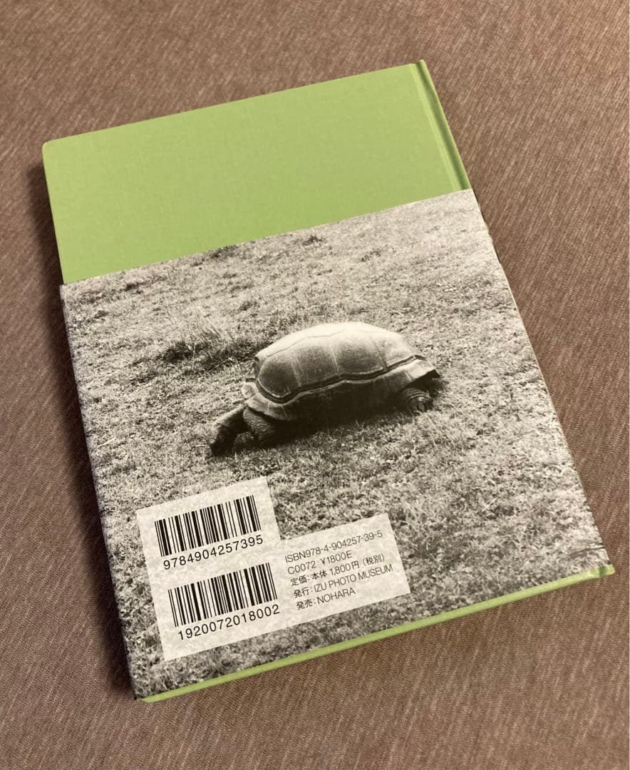 ヨヘン・レンペルト写真集「Field Guide」イズフォトミュージアム