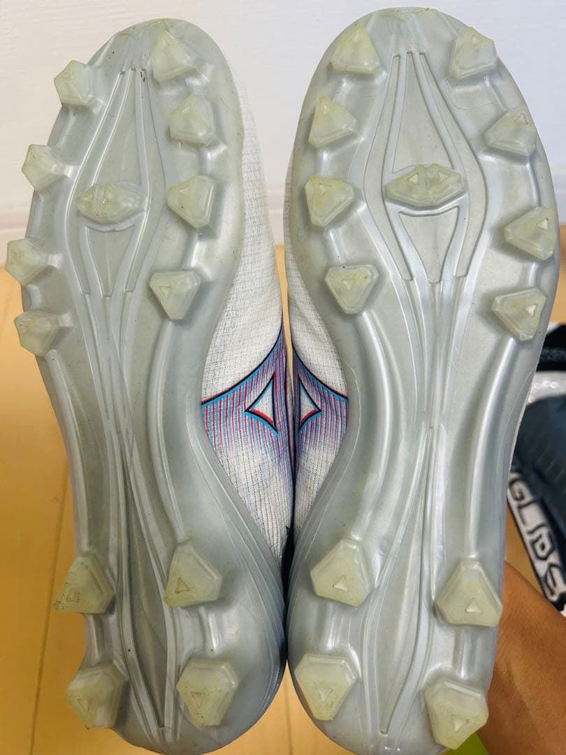 Mizuno Alpha ホワイトサッカーシューズ ゼログライドシンガード付き