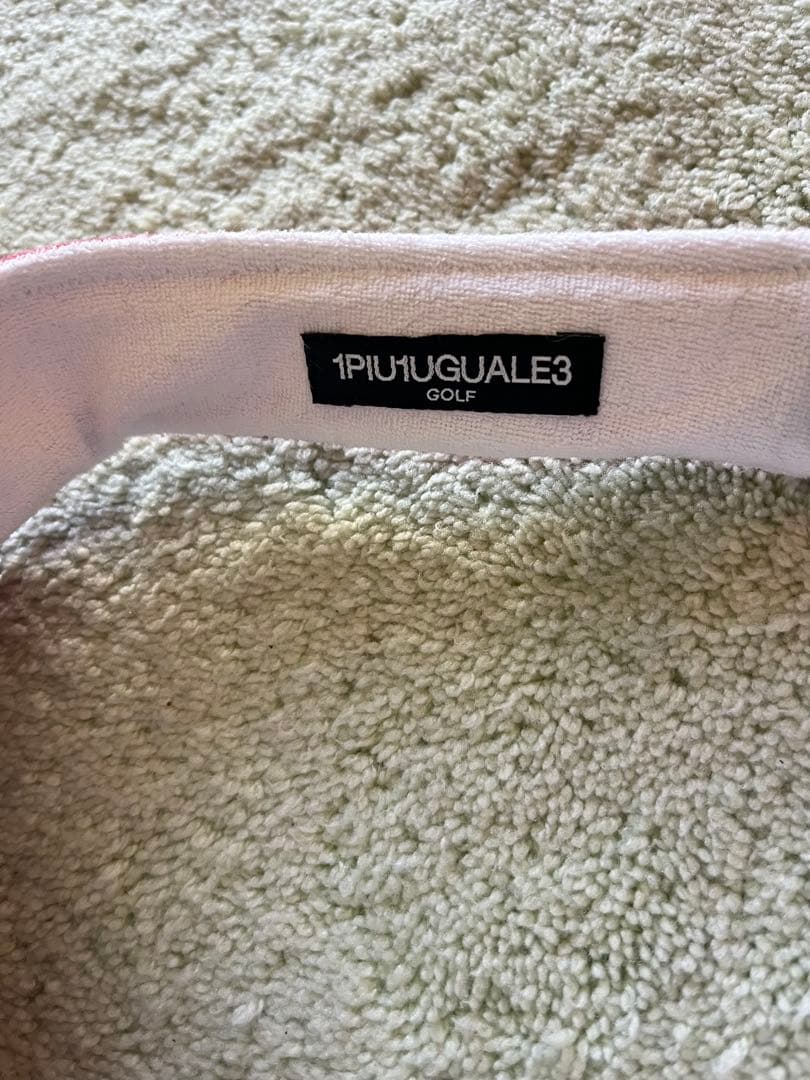 1PIU1UGUALE3 ゴルフバイザー 赤 美品 ウノピュウノウグァーレトレ