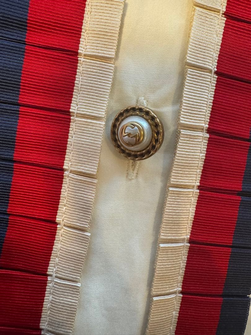 グッチ！Gucci!リボン付きビジューシャツ ホワイトシャツ未使用品