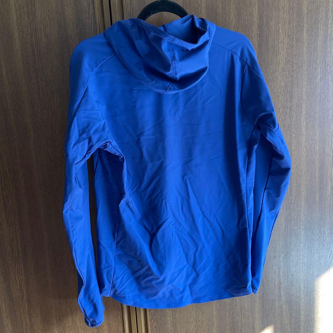 adidas フード付き ジャケット 青