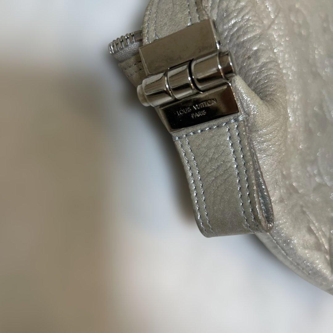 Louis Vuitton シルバー バッグ タッセル付き