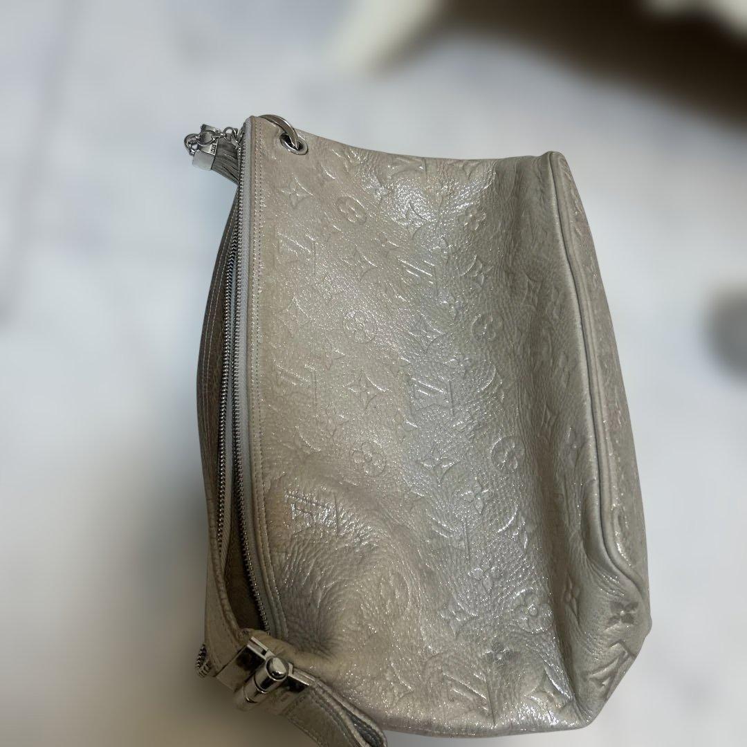 Louis Vuitton シルバー バッグ タッセル付き