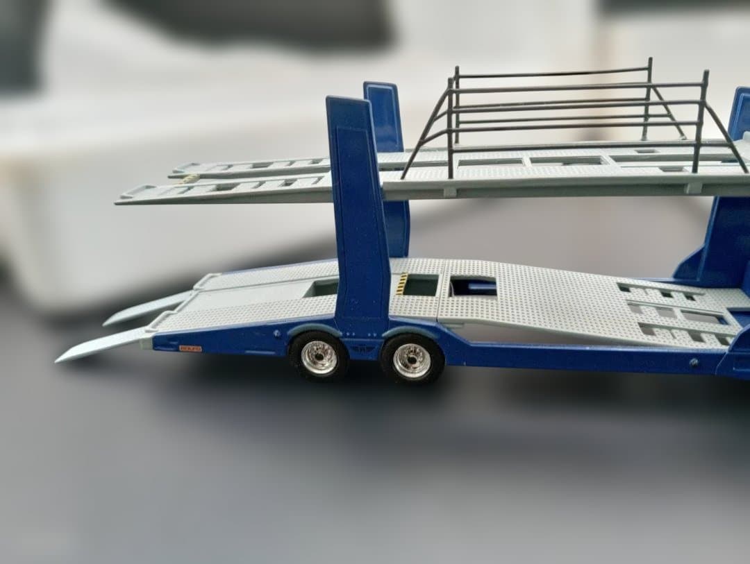 MINI GT 1/64 メルセデス・ベンツ アクトロス
