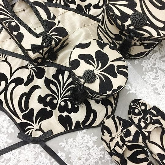 新品　最終お値下げジェニファーテイラー　ダマスク Yorke 脚付 小物入れ