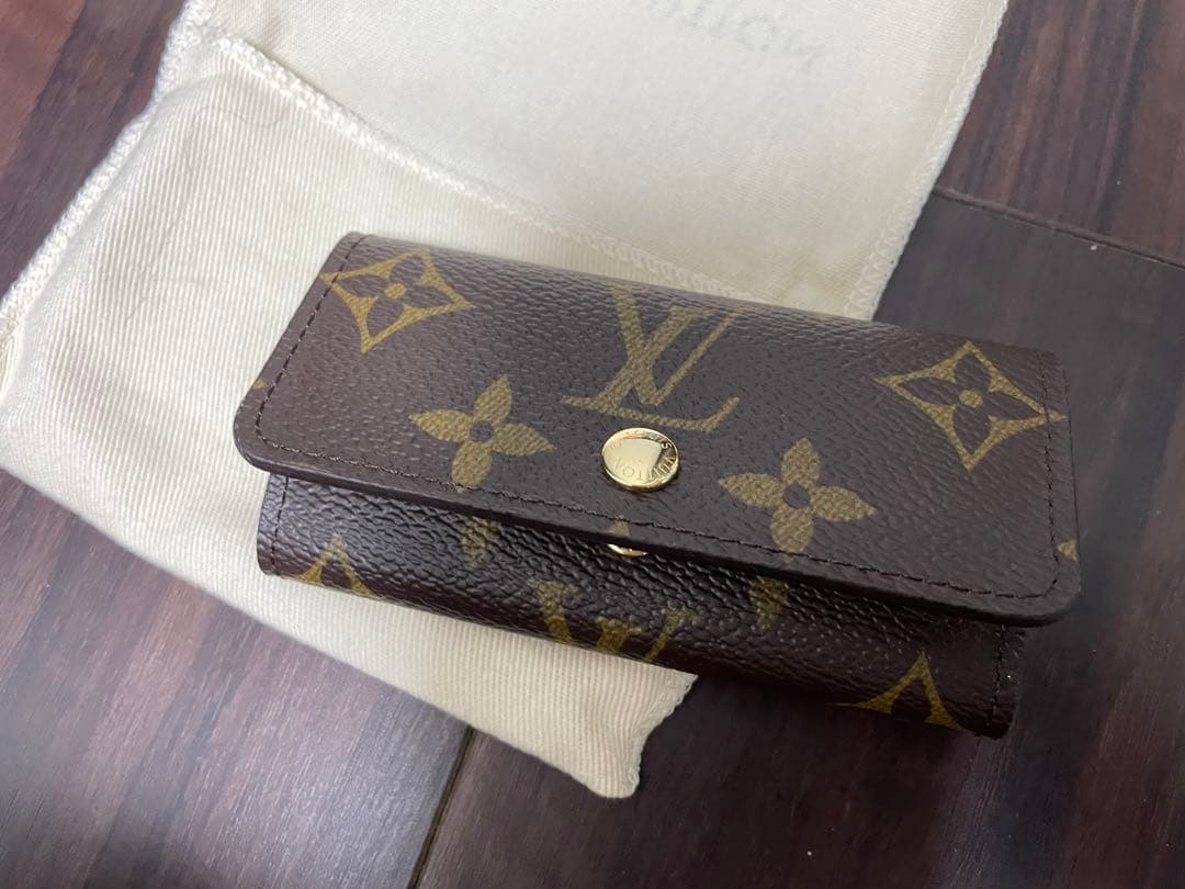 VUITTON キーケース