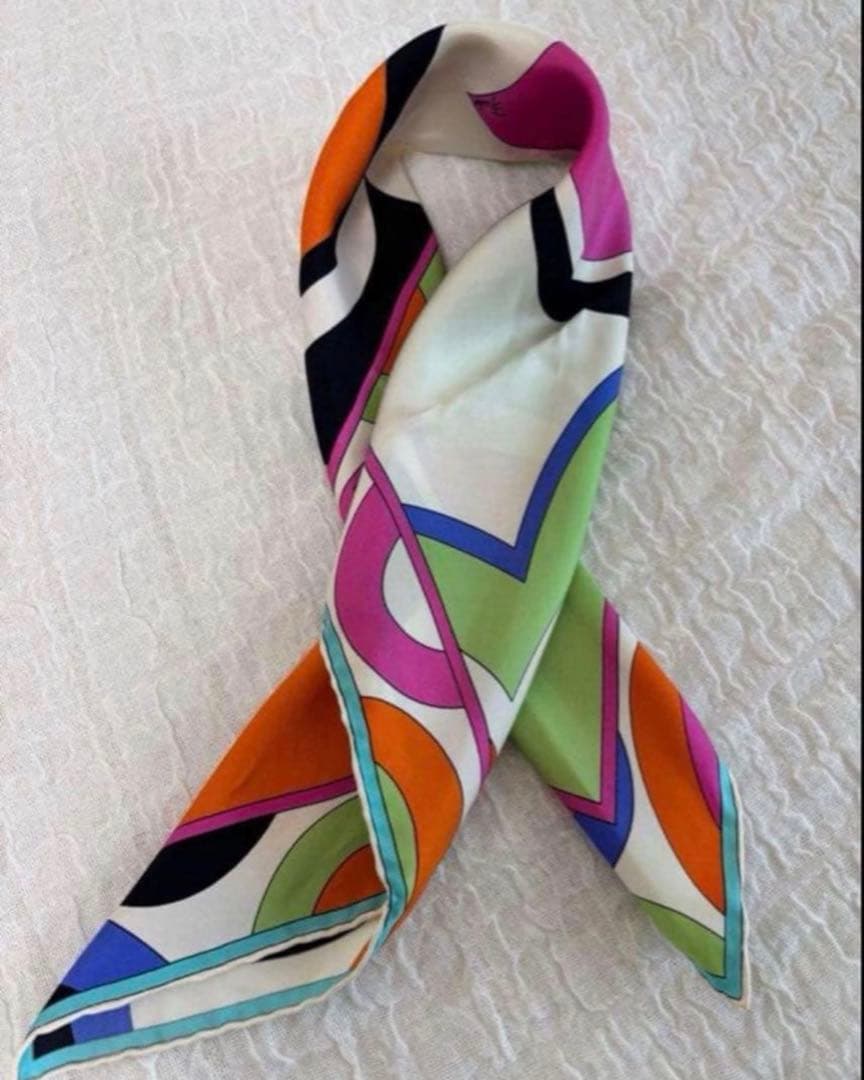 【極美品】Emilio Pucci シルクスカーフ 57×57cm
