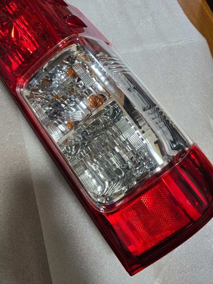 ハイエース 200系 テールライト 純正 TOYOTA 右用 ¹²