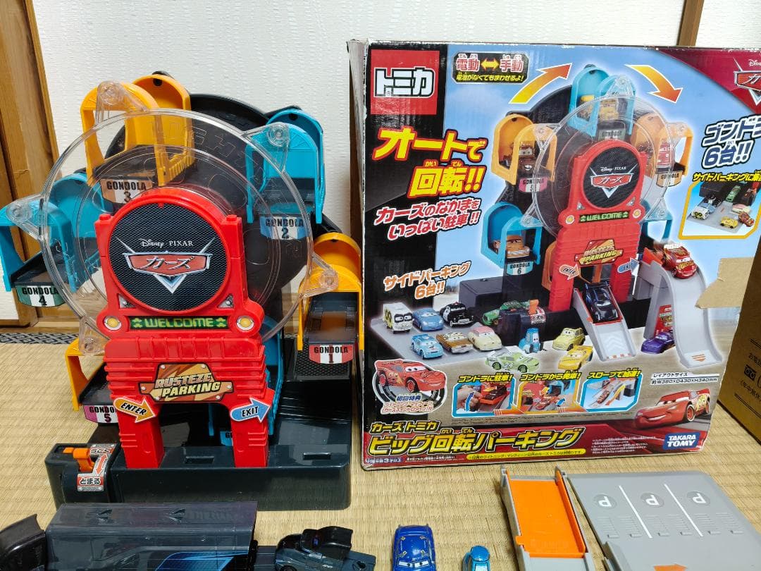 カーズ トミカ ビック回転パーキング ミニカー約30台付き ばら売り不可