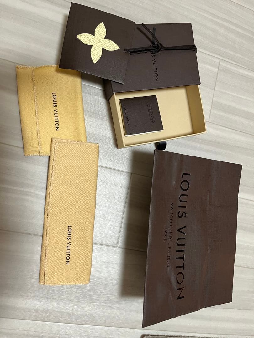 Louis Vuitton キーケース カラーアラマント　パテントレザー