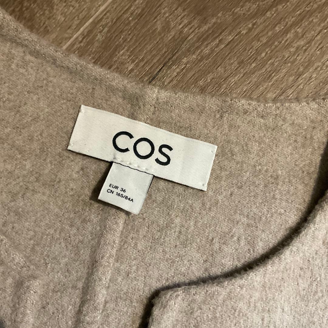 COS ベージュ ノースリーブ Vネック ベスト