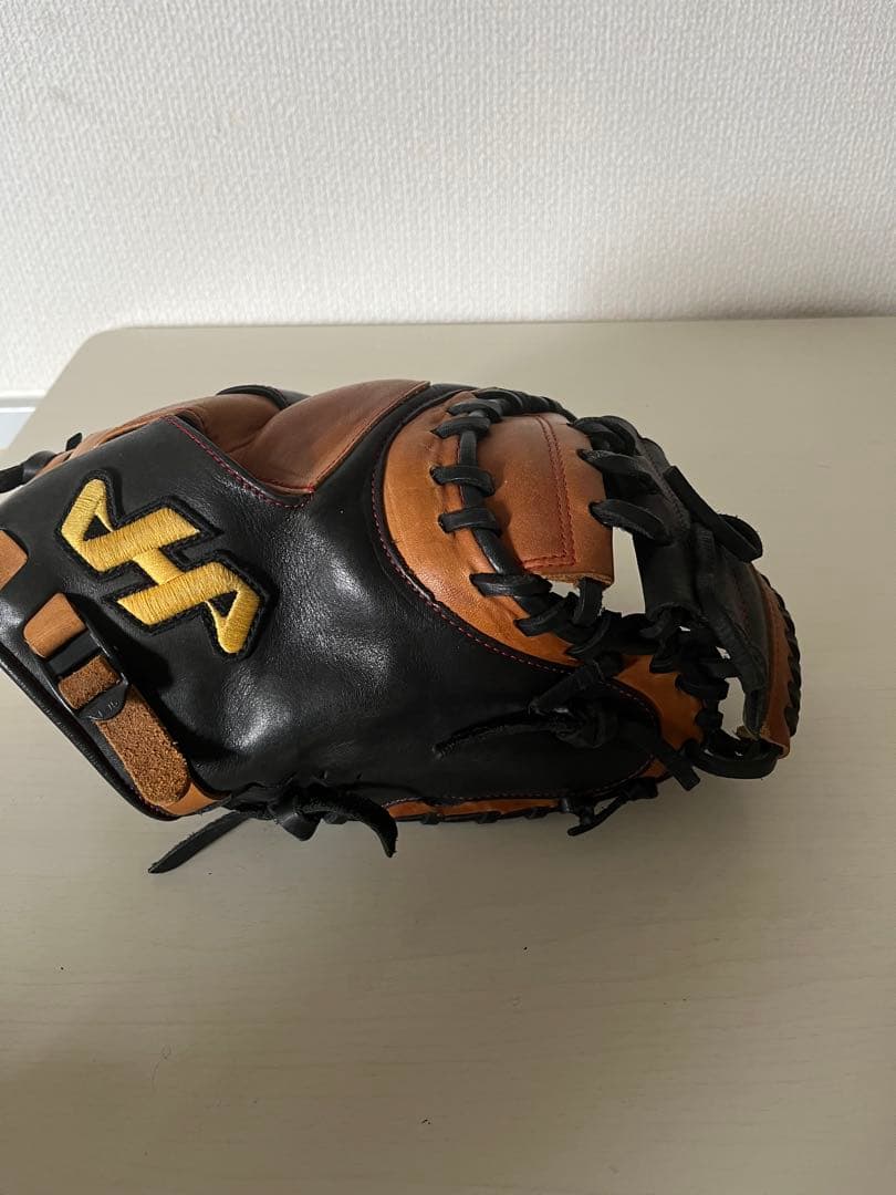 野球グローブ 黒と茶色 レザー