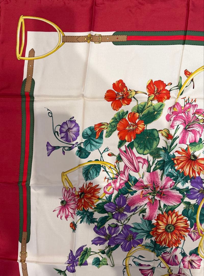 極美品！　GUCCI グッチ　大判　シルク　スカーフ　花柄　フラワー　総柄