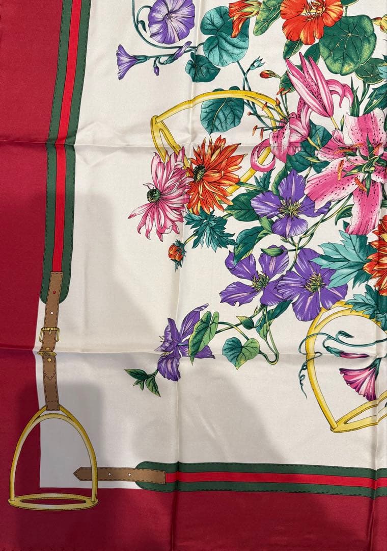 極美品！　GUCCI グッチ　大判　シルク　スカーフ　花柄　フラワー　総柄