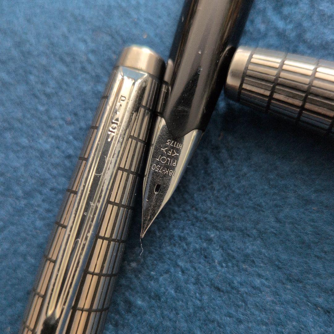 パイロット万年筆「エリート」シルバー格子柄ペン先(18K-750 F H1175