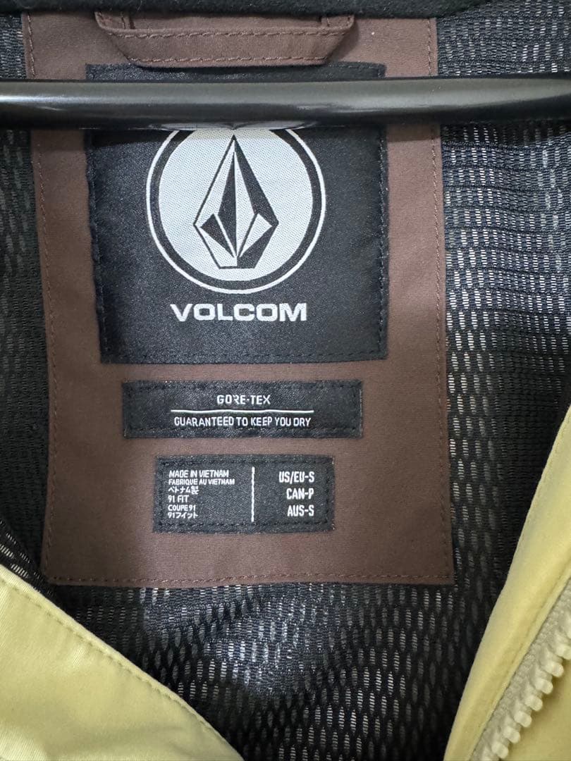 売切り価格！VOLCOM スノーボードウエア GORE-TEX