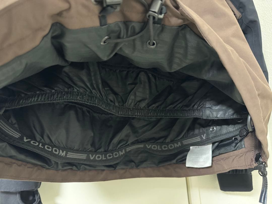 売切り価格！VOLCOM スノーボードウエア GORE-TEX