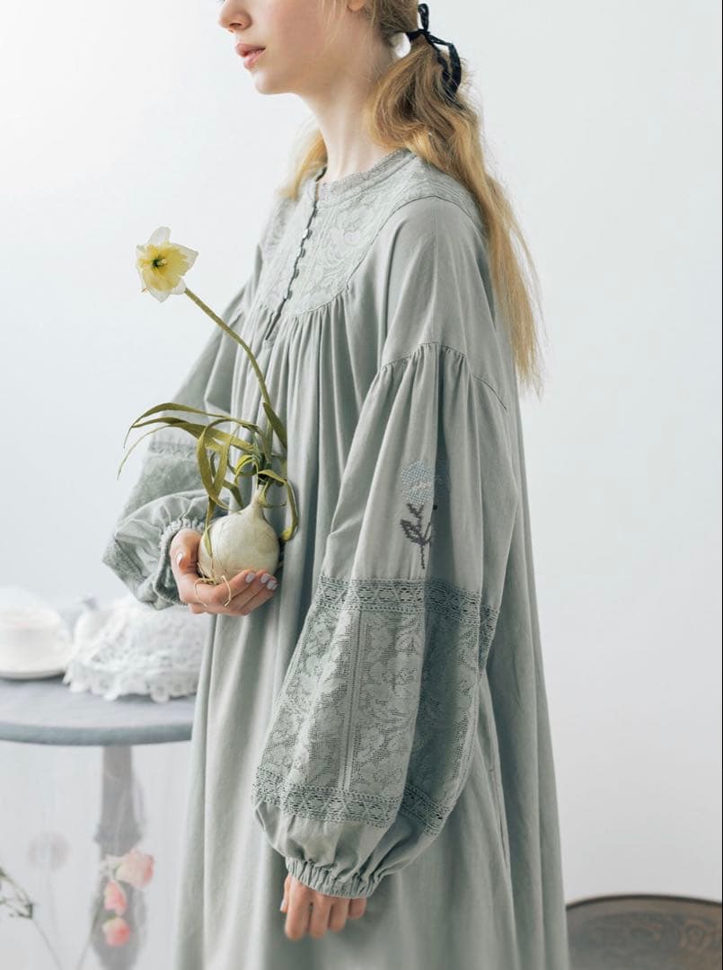 TSUHARU⋈ランダム刺繍レース切替ワンピース⋈Sサイズ