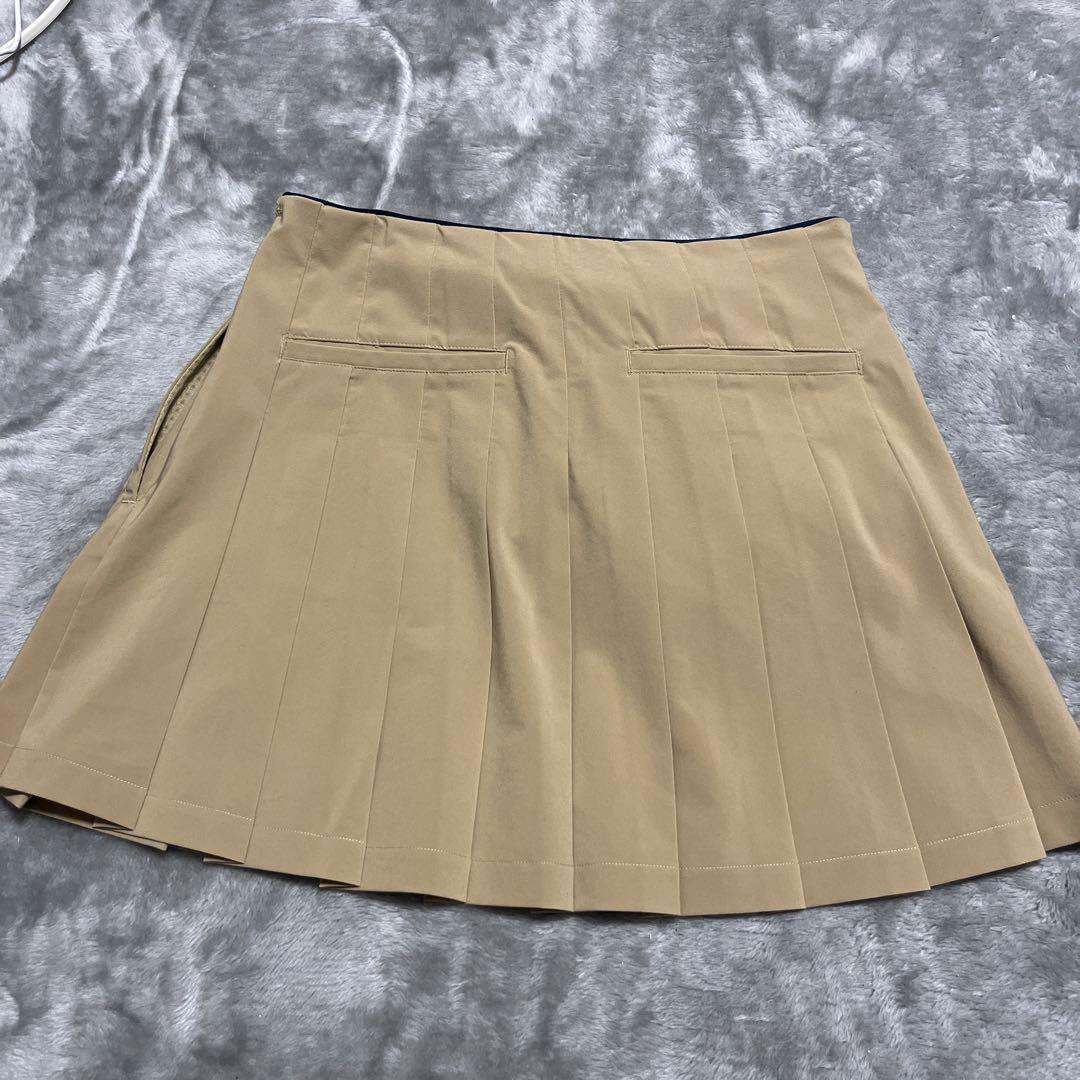 アディダス プリーツスカート ベージュ
