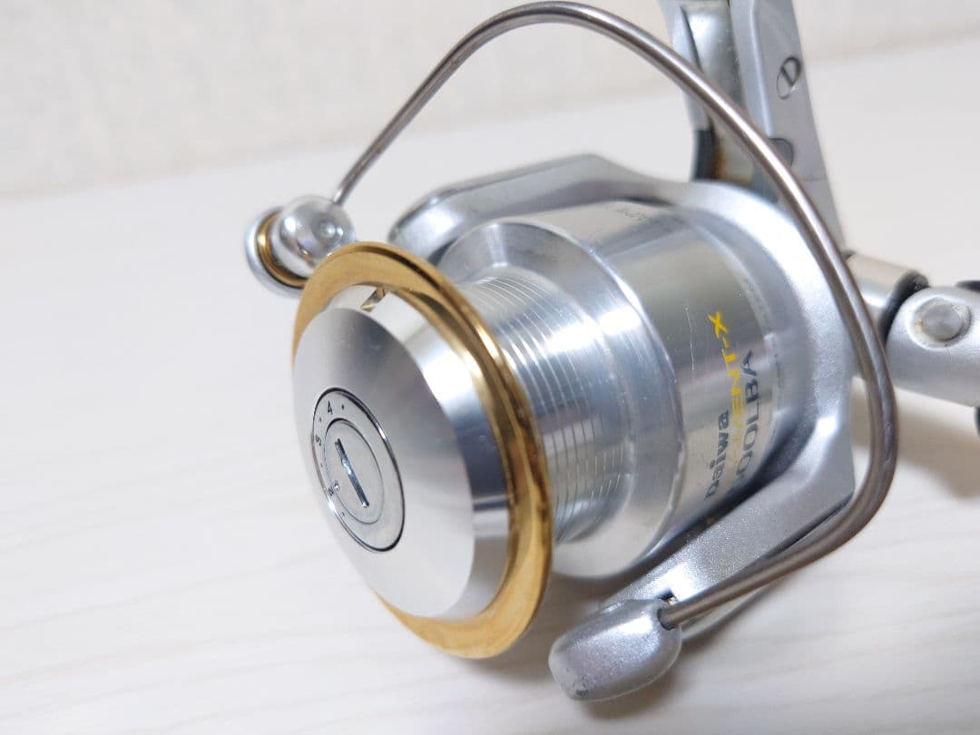 磯釣り　ダイワ　トーナメントX ２５００LBA