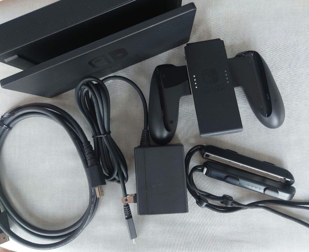 Nintendo Switch 本体＋付属品・箱有り　おまけ付き