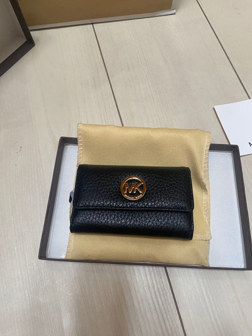 MICHAEL KORS 黒 キーケース ギフトボックス付き