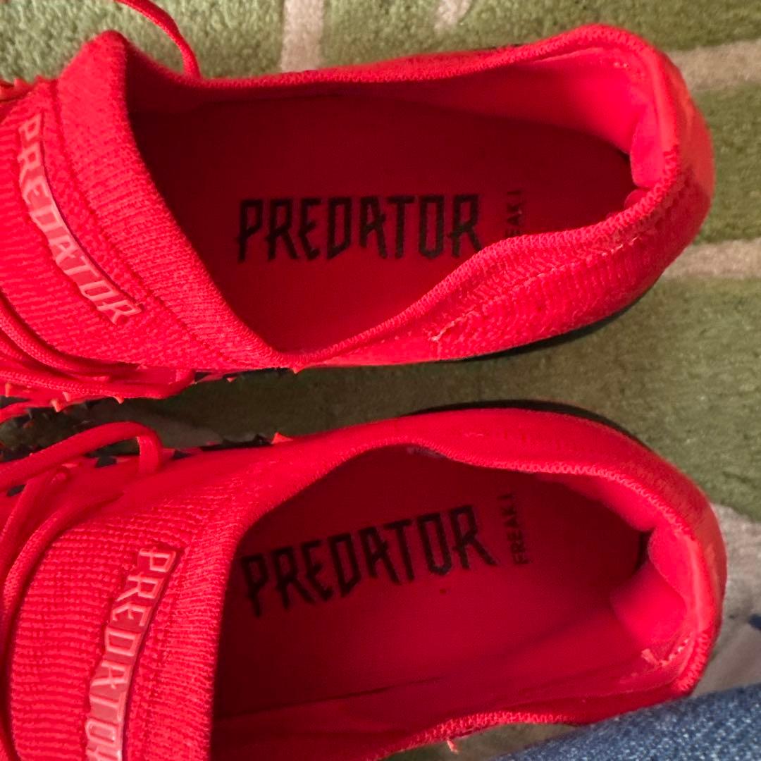 Predator スパイクシューズ　レッド　24.5cm