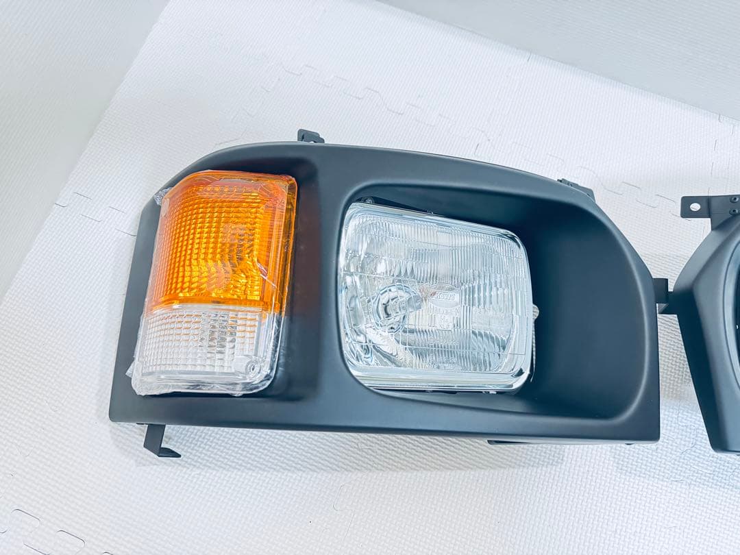 【新品】　ハイエース　角目キット　レジアスエース　ヘッドライト　左右セット