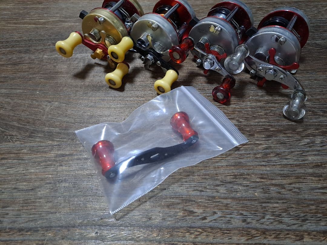 ザウルス　バルサ50　カスタム　S字パワーハンドル　ブラック × レッドノブ