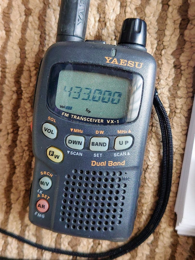 トランシーバー YAESU DUAL BAND FM TRANSCEIVER VX-1