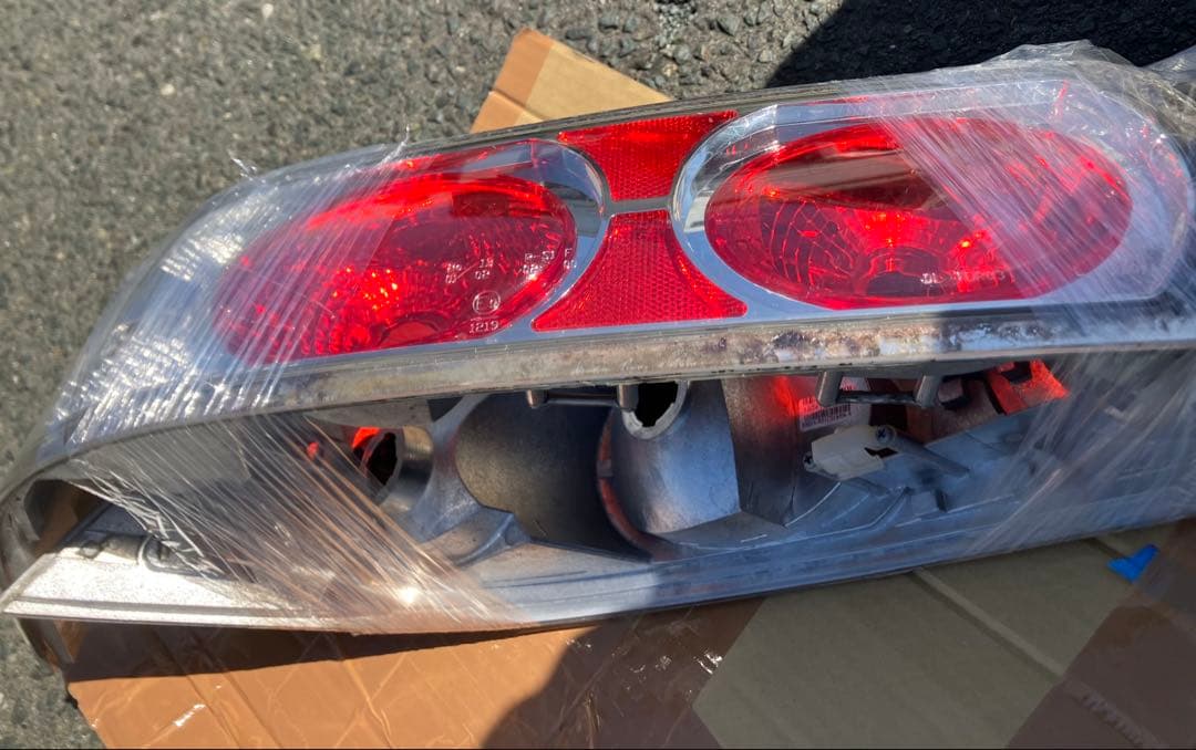 トヨタユーロテールレンズSW20 MR2 後期にて左右傷汚レンズ内ゴミ混